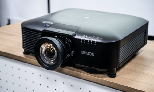 Đánh giá máy chiếu độ sáng cao Epson EB-PU1008B: Hình ảnh rực rỡ, thiết kế gọn gàng và linh hoạt